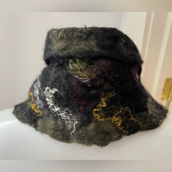 Hand crafted nuno wet felted merino wool scarf - Picture 4 of 8